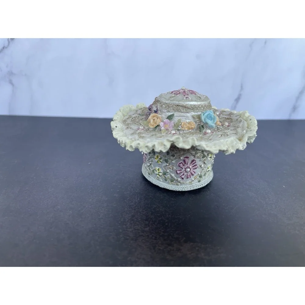 Nostalgia Miniature Hat Box Used For Rings Or Trinkets